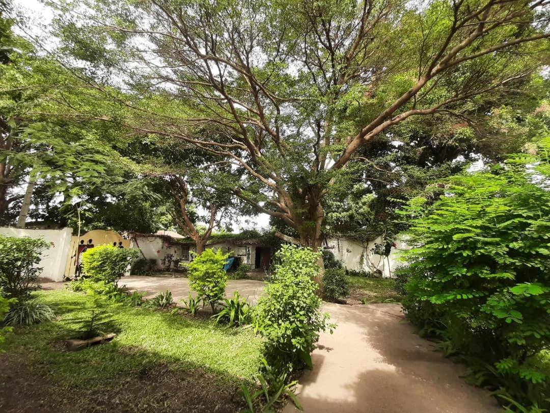 Casa Hotel Sinkiling Gambia Serrekunda Eksteriør billede